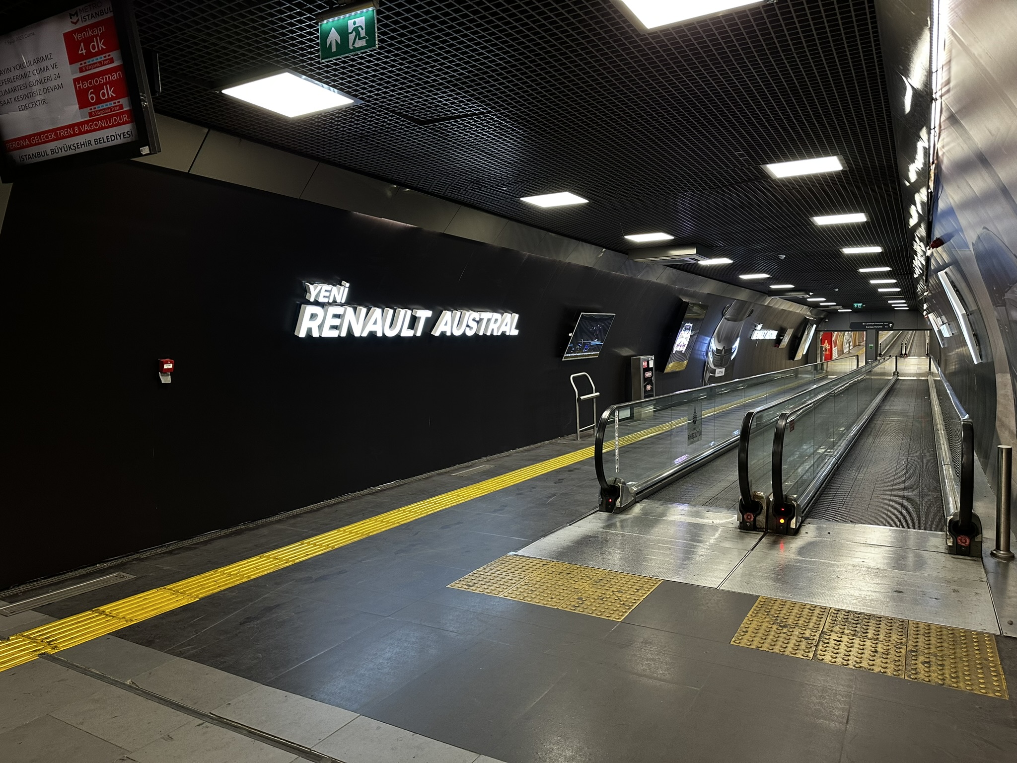 Renault Brand Tunnel — view 2