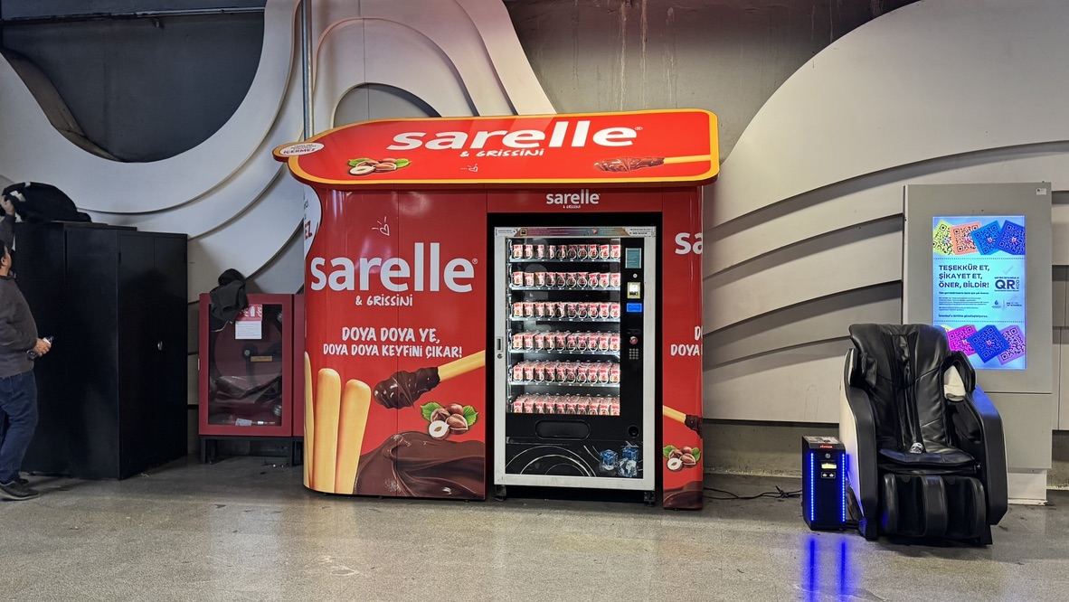 Sarelle vending experience in Istanbul metro