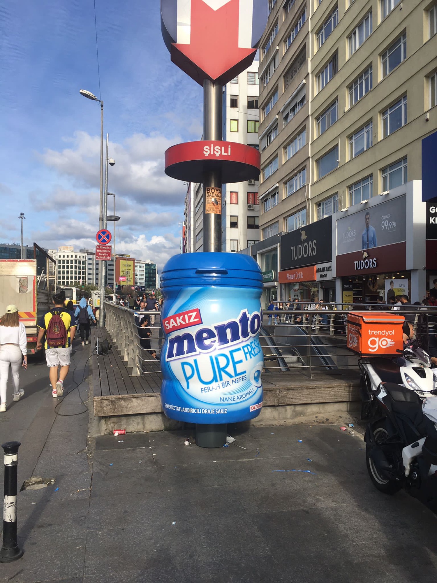 Mentos Metro Column