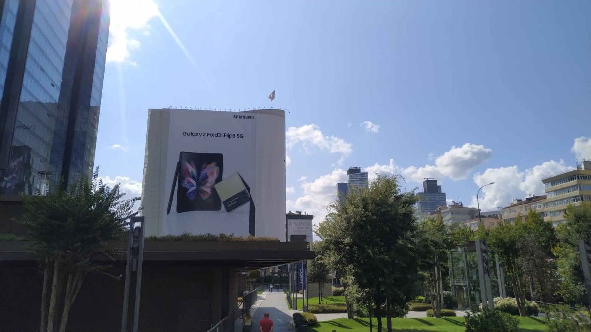 Samsung Fold Facade